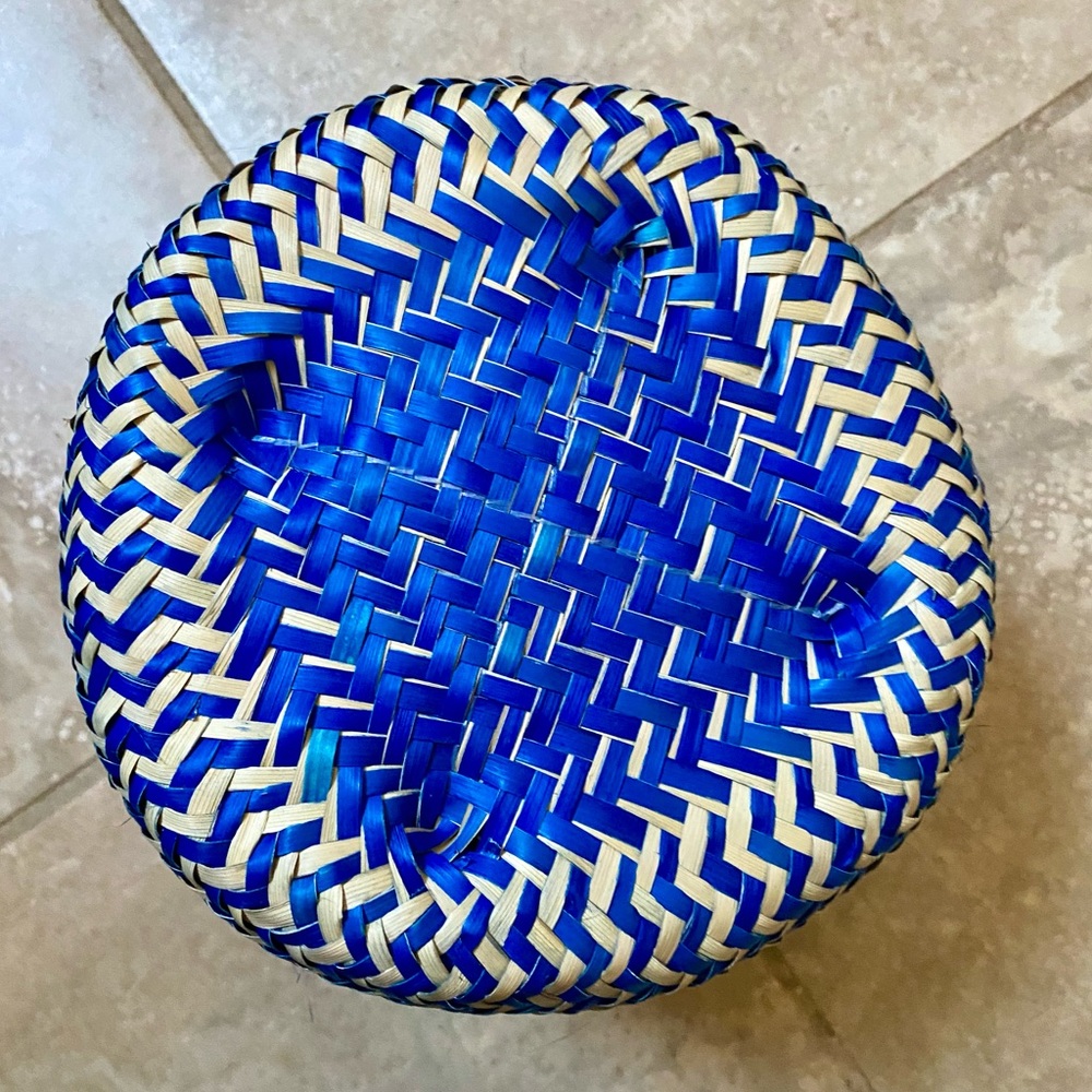 🆕 Handmade Lidded Palm Leaf Basket - Picture 3 of 10
